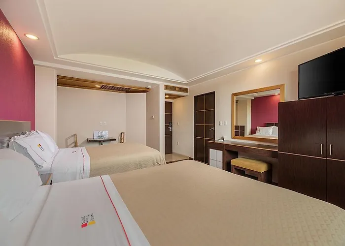 & Panama Hotel