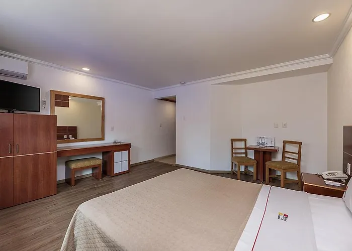 & Panama Hotel