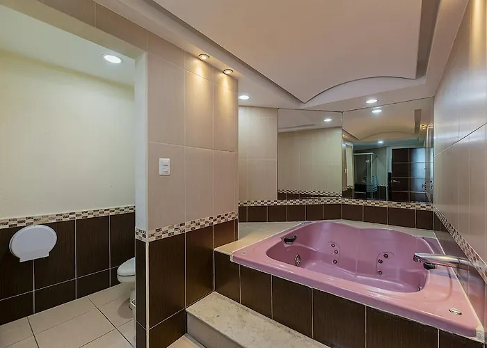 & Panama Hotel